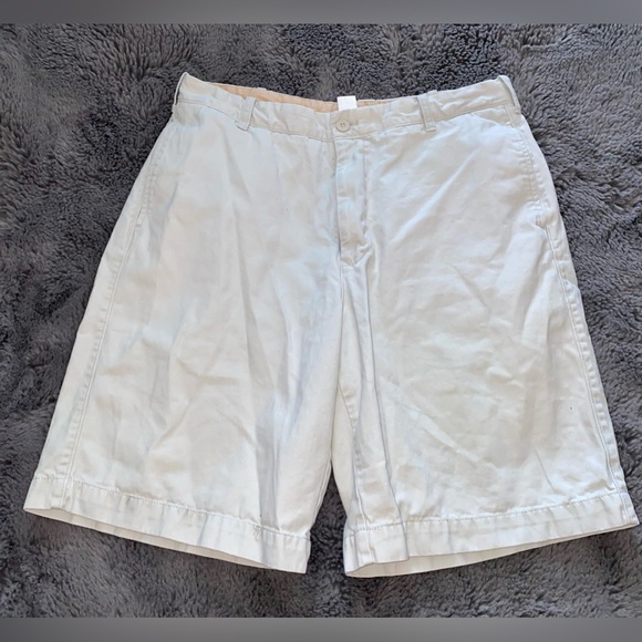 VAN HEUSEN CREAM DENIM SHORTS // SIZE 34🩶 - Picture 2 of 4